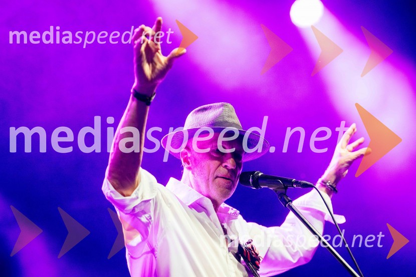  Vlado Kreslin, glasbenikVeliki koncert Vlada Kreslina z Malimi bogovi v Citycentru Celje