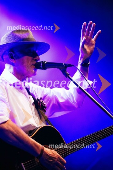  Vlado Kreslin, glasbenikVeliki koncert Vlada Kreslina z Malimi bogovi v Citycentru Celje