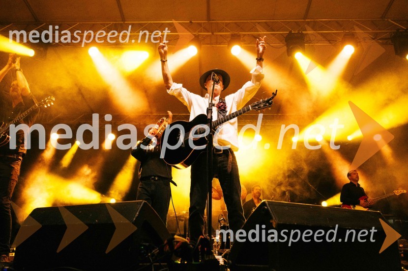  Vlado Kreslin, glasbenikVeliki koncert Vlada Kreslina z Malimi bogovi v Citycentru Celje