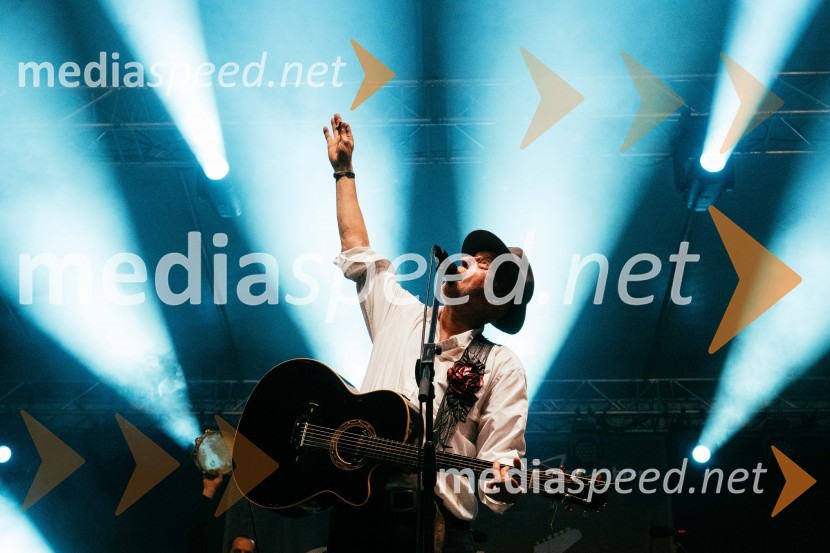  Vlado Kreslin, glasbenikVeliki koncert Vlada Kreslina z Malimi bogovi v Citycentru Celje