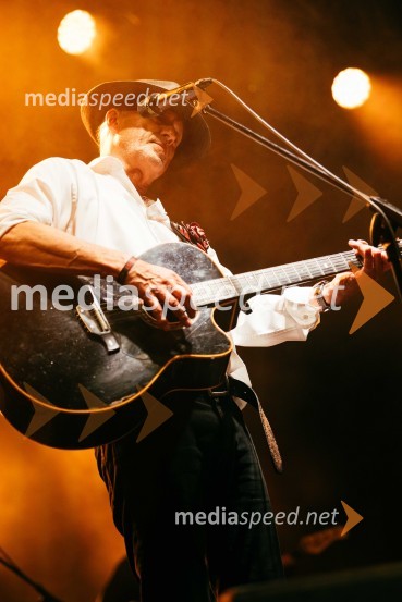  Vlado Kreslin, glasbenikVeliki koncert Vlada Kreslina z Malimi bogovi v Citycentru Celje