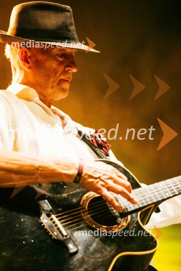  Vlado Kreslin, glasbenikVeliki koncert Vlada Kreslina z Malimi bogovi v Citycentru Celje