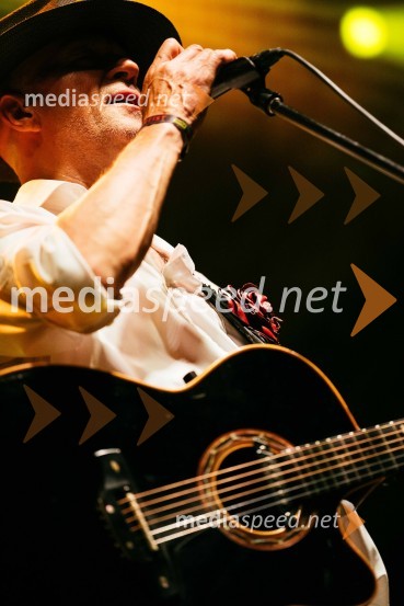  Vlado Kreslin, glasbenikVeliki koncert Vlada Kreslina z Malimi bogovi v Citycentru Celje