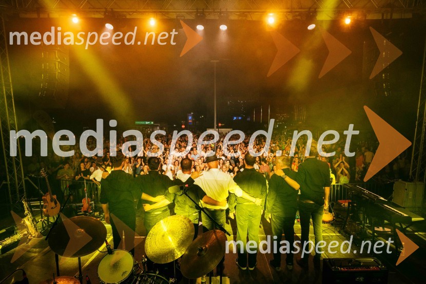 Veliki koncert Vlada Kreslina z Malimi bogovi v Citycentru Celje