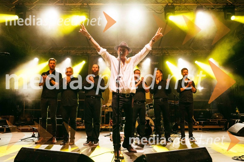  Vlado Kreslin, glasbenikVeliki koncert Vlada Kreslina z Malimi bogovi v Citycentru Celje