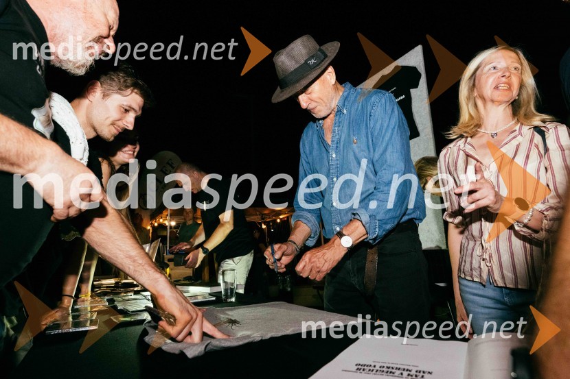  ... ;  Vlado Kreslin, glasbenik;  ... Veliki koncert Vlada Kreslina z Malimi bogovi v Citycentru Celje