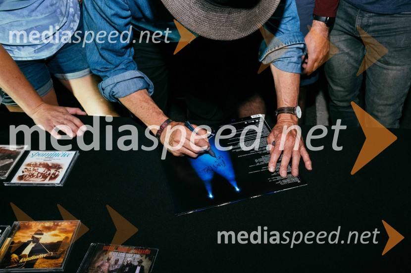 Veliki koncert Vlada Kreslina z Malimi bogovi v Citycentru Celje