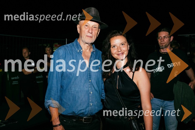  Vlado Kreslin, glasbenik;  ... Veliki koncert Vlada Kreslina z Malimi bogovi v Citycentru Celje