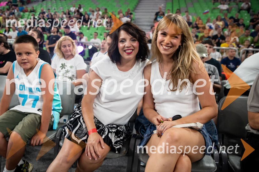  Perun Simončič;  Petra Simončič, direktorica projektov, Next Media d.o.o.;  Melani Mekicar, radijska in televizijska voditeljicaSlovenija na krilih Luke Dončića premagala Brazilijo