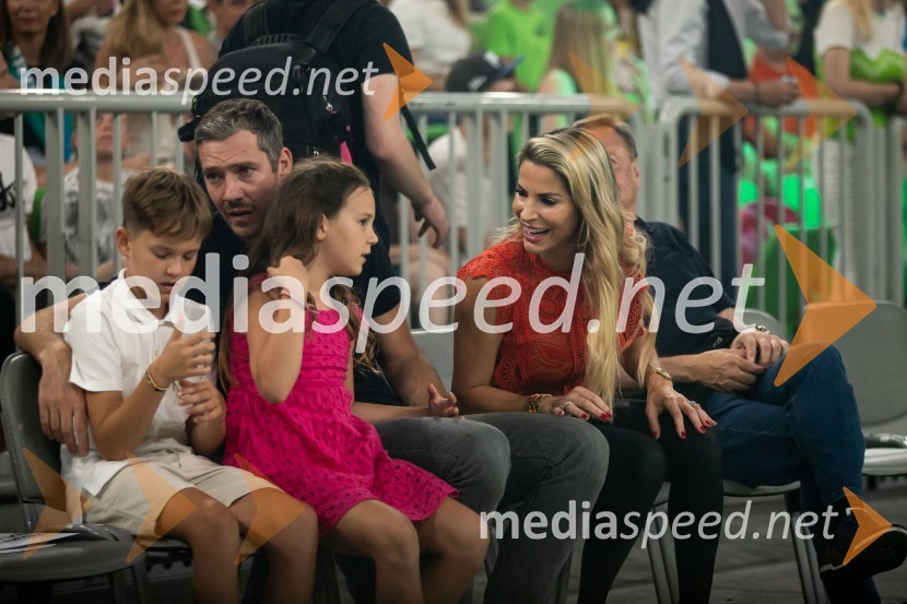  Mateo Dragić;  Goran Dragić, košarkar;  Victoria Dragić;  Greice MurphySlovenija na krilih Luke Dončića premagala Brazilijo