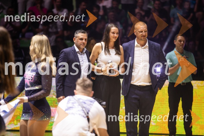  Aleš Križnar, generalin sekretar, Košarkaška zveza Slovenije;  ... ;  Matej Erjavec, predsednik, Košarkarska Zveza SlovenijeSlovenija na krilih Luke Dončića premagala Brazilijo