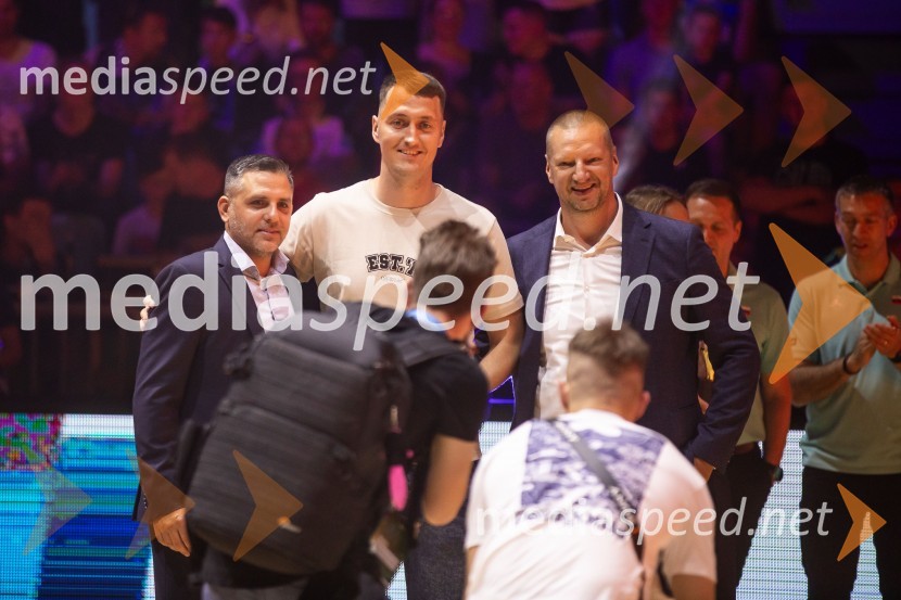  Aleš Križnar, generalin sekretar, Košarkaška zveza Slovenije;  Jakob Čebašek, košarkar;  Matej Erjavec, predsednik, Košarkarska Zveza SlovenijeSlovenija na krilih Luke Dončića premagala Brazilijo