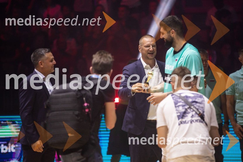  Aleš Križnar, generalin sekretar, Košarkaška zveza Slovenije;  Matej Erjavec, predsednik, Košarkarska Zveza Slovenije;  Žiga Dimec, košarkarSlovenija na krilih Luke Dončića premagala Brazilijo