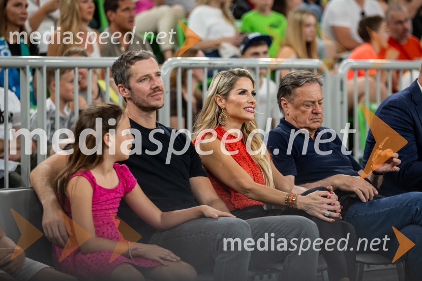  Victoria Dragić;  Goran Dragić, košarkar;  Greice Murphy;  Zoran Janković, župan, Mestna občina LjubljanaSlovenija na krilih Luke Dončića premagala Brazilijo