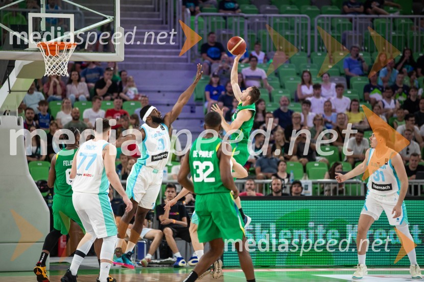  Josh Nebo, košarkar;  Marcelo Huertas, košarkar, BrazilijaSlovenija na krilih Luke Dončića premagala Brazilijo