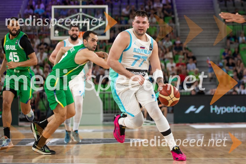  Vitor Benite, košarkar, Brazilija;  Luka  Dončić, košarkarSlovenija na krilih Luke Dončića premagala Brazilijo