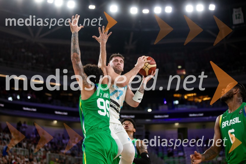  Lucas Dias, košarkar, Brazilija;  Luka  Dončić, košarkarSlovenija na krilih Luke Dončića premagala Brazilijo