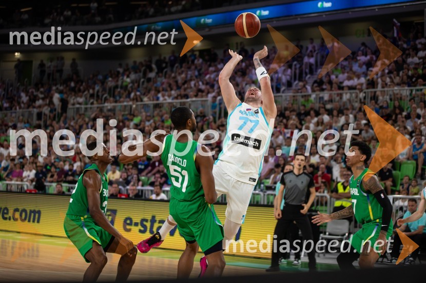  Bruno Caboclo, košarkar, Brazilija;  Luka  Dončić, košarkarSlovenija na krilih Luke Dončića premagala Brazilijo