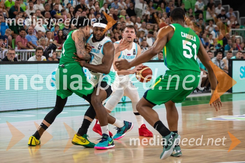  Josh Nebo, košarkar;  Luka  Dončić, košarkarSlovenija na krilih Luke Dončića premagala Brazilijo