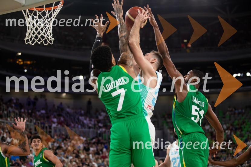  Marcos Louzada, košarkar, Brazilija;  Zoran Dragić, košarkar;  Bruno Caboclo, košarkar, BrazilijaSlovenija na krilih Luke Dončića premagala Brazilijo