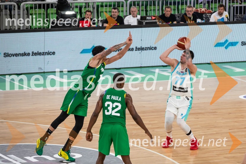  Gui Santos, košarkar, Brazilija;  Georginho De Paula, košarkar, Brazilija;  Luka  Dončić, košarkarSlovenija na krilih Luke Dončića premagala Brazilijo