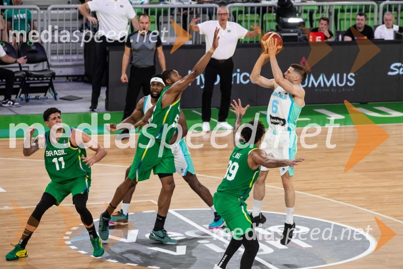  Bruno Caboclo, košarkar, Brazilija;  Aleksej  Nikolić, košarkarSlovenija na krilih Luke Dončića premagala Brazilijo