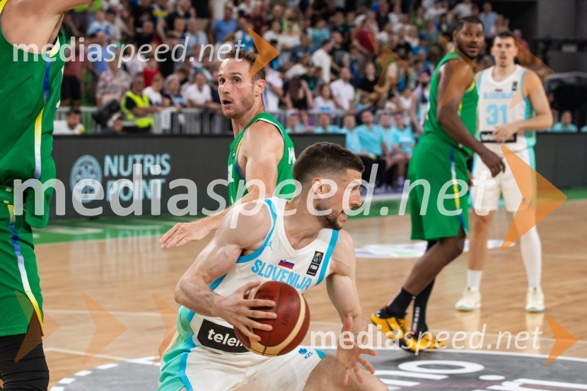  Marcelo Huertas, košarkar, Brazilija;  Aleksej  Nikolić, košarkarSlovenija na krilih Luke Dončića premagala Brazilijo