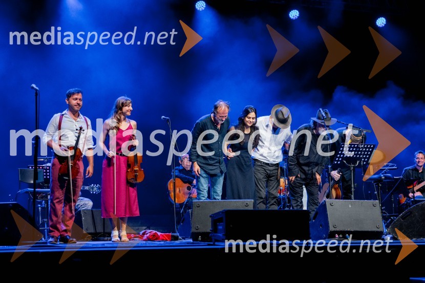  Antun Stašić, Zapadni kolodvor;  Yvette Holzwarth, violina, vokal;  Jure Ivanušič, dramski igralec in glasbenik;  Milica Šerbedžija;  Vlado Kreslin, glasbenik;  Rade Šerbedžija, igralec, glasbenikRade Šerbedžija na 72. Ljubljana Festivalu