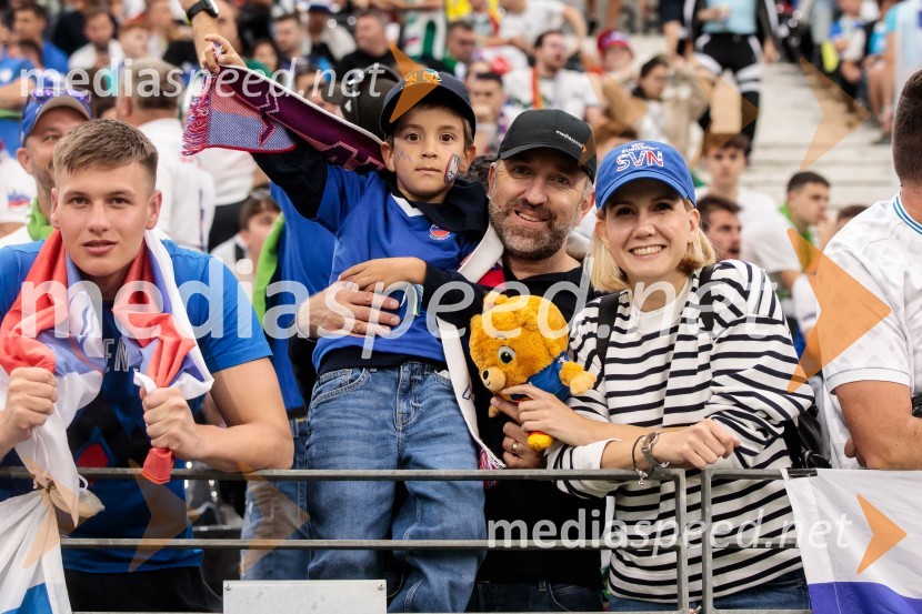  Teo Anton Cvetko;  Borut  Cvetko, kreativni direktor, Mediaspeed d.o.o.;  Natalija Cvetko, Mediaspeed d.o.o.Kljub porazu je Slovenija dokazala, da zmore