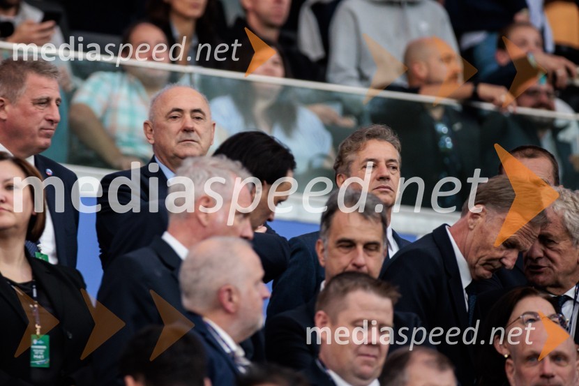  Radenko Mijatović, predsednik Nogometne zveze Slovenije; dr. Robert Golob, predsednik vlade RSKljub porazu je Slovenija dokazala, da zmore