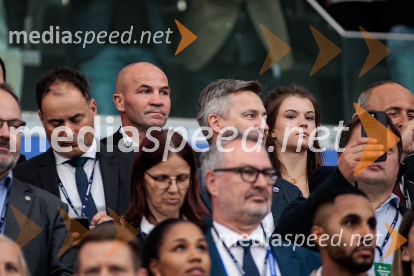  Dejan Zavec, nekdanji boksar;  Ivona ZavecKljub porazu je Slovenija dokazala, da zmore