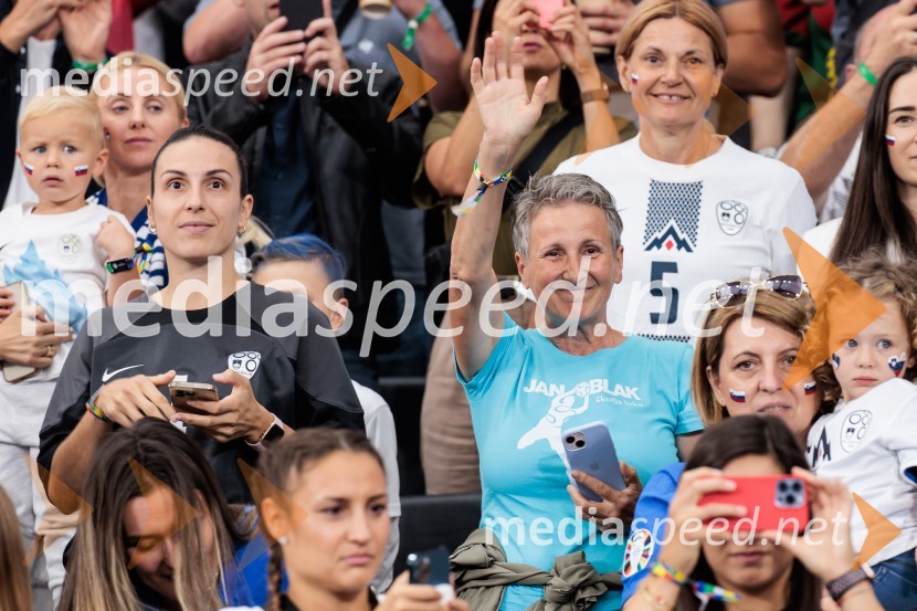  Teja Oblak, košarkarica;  Stojanka Oblak, mama Jana OblakaKljub porazu je Slovenija dokazala, da zmore