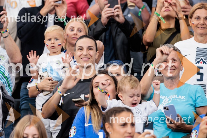  Teja Oblak, košarkarica;  Stojanka Oblak, mama Jana OblakaKljub porazu je Slovenija dokazala, da zmore