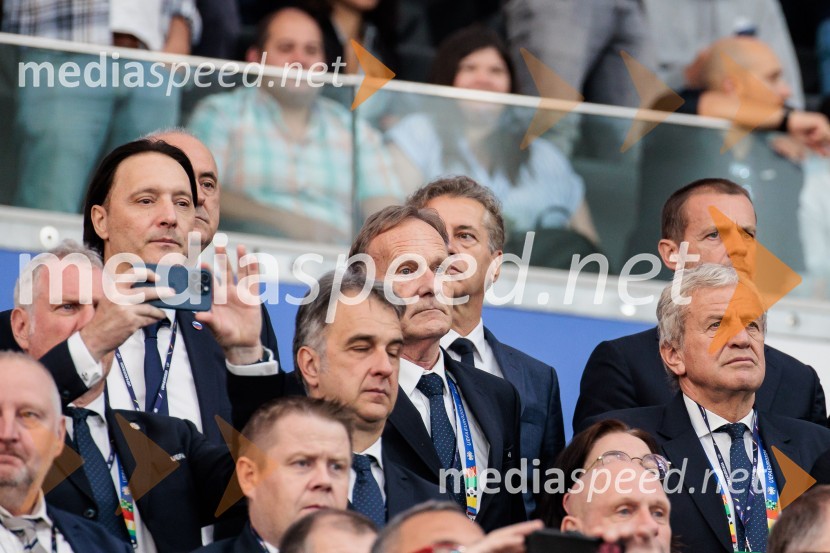  Miran Pavlin, nekdanji nogometaš;  ... ;  Aleksander Čeferin, odvetnik in predsednik UEFEKljub porazu je Slovenija dokazala, da zmore