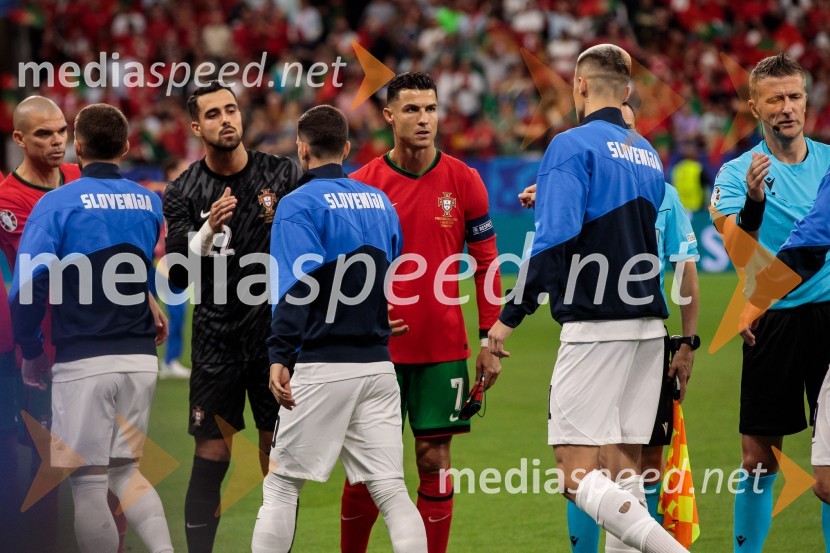  Diogo Costa, nogometaš, Portugalska;  Petar Stojanović, nogometaš;  Cristiano Ronaldo, nogometaš, Portugalska;  Benjamin Šeško, nogometašKljub porazu je Slovenija dokazala, da zmore