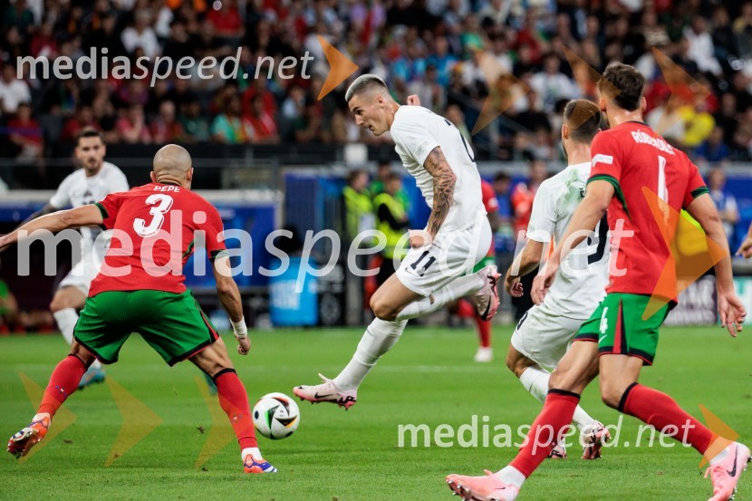  Kepler Laveran de Lima Ferreira ComM - Pepe, nogometaš, Portugalska;  Benjamin Šeško, nogometašKljub porazu je Slovenija dokazala, da zmore