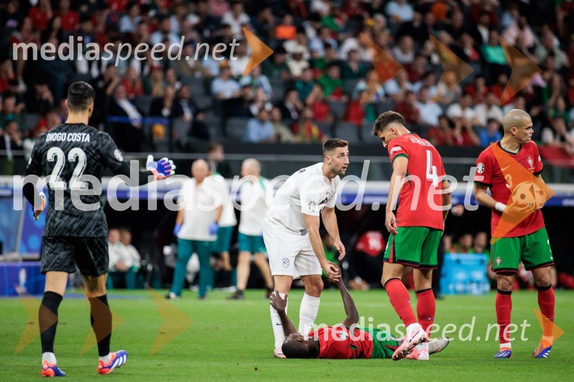  Diogo Costa, nogometaš, Portugalska;  Andraž Šporar, nogometaš;  Nuno Mendes, nogometaš, Portugalska;  Ruben Dias, nogometaš, Portugalska;  Kepler Laveran de Lima Ferreira ComM - Pepe, nogometaš, PortugalskaKljub porazu je Slovenija dokazala, da zmore