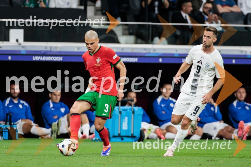  Kepler Laveran de Lima Ferreira ComM - Pepe, nogometaš, Portugalska;  Andraž Šporar, nogometašKljub porazu je Slovenija dokazala, da zmore