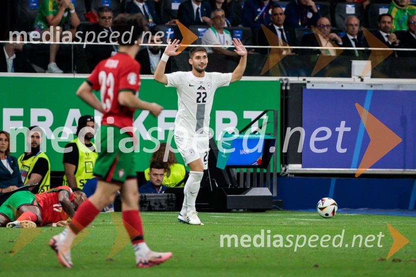  Adam Gnezda Čerin, nogometašKljub porazu je Slovenija dokazala, da zmore