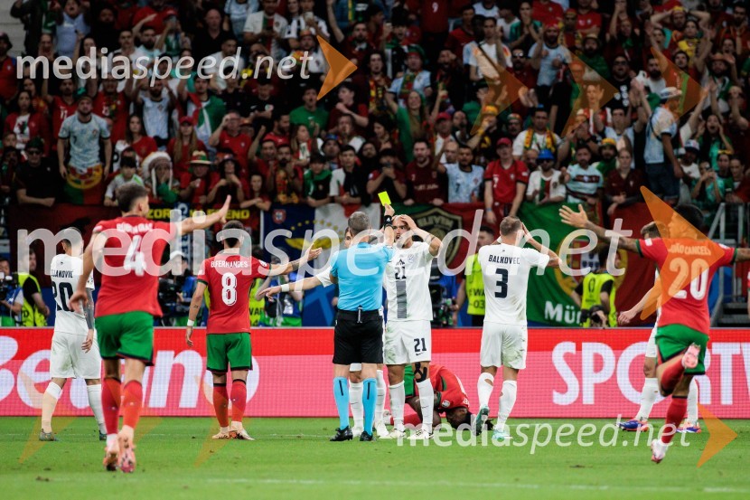  ... ;  Vanja Drkušić, nogometašKljub porazu je Slovenija dokazala, da zmore