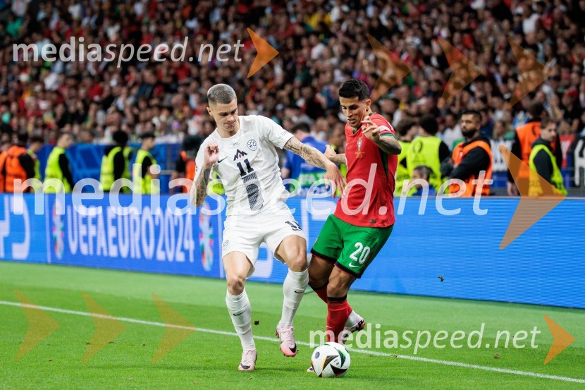  Benjamin Šeško, nogometaš;  João Cancelo, nogometaš, PortugalskaKljub porazu je Slovenija dokazala, da zmore