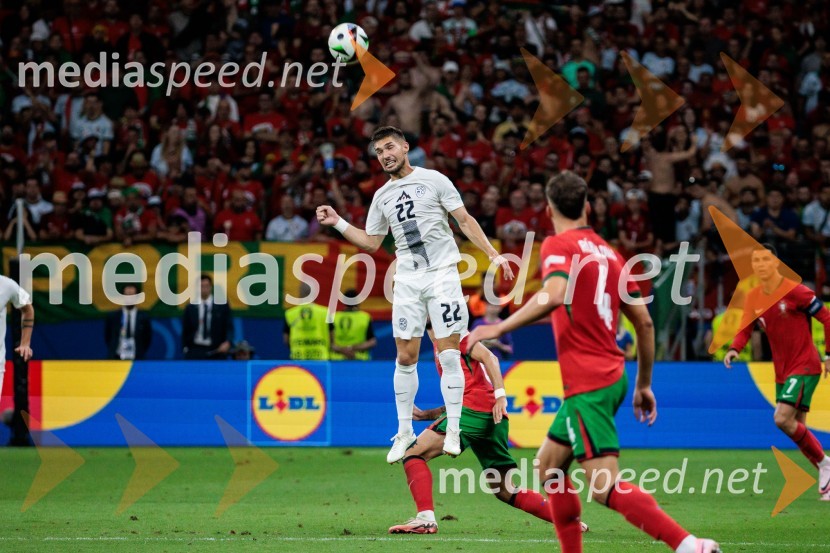  Adam Gnezda Čerin, nogometašKljub porazu je Slovenija dokazala, da zmore