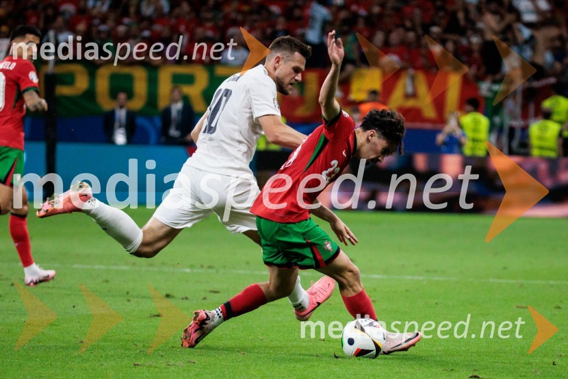  Timi Max Elšnik, nogometaš;  Vítor Machado Ferreira - Vitinha, nogometaš, PortugalskaKljub porazu je Slovenija dokazala, da zmore