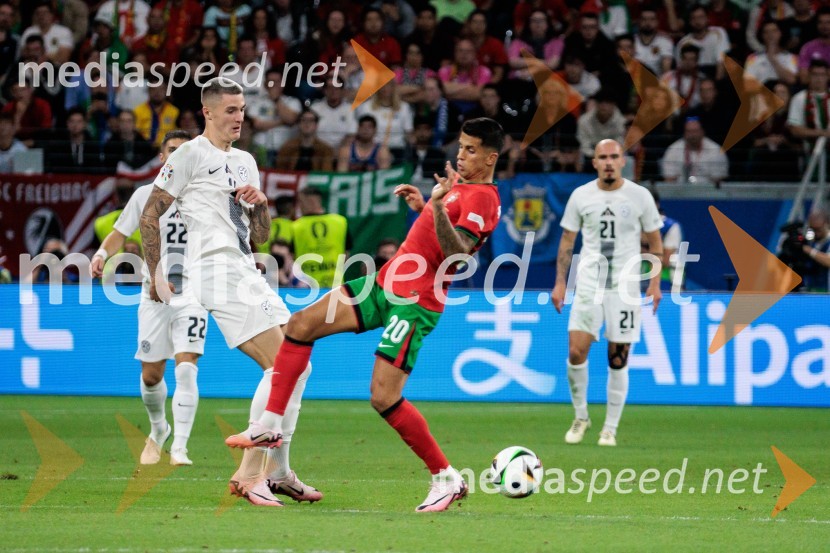  Benjamin Šeško, nogometaš;  João Cancelo, nogometaš, PortugalskaKljub porazu je Slovenija dokazala, da zmore