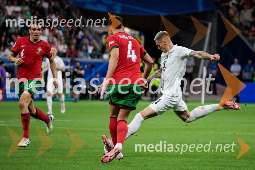  Ruben Dias, nogometaš, Portugalska;  Benjamin Šeško, nogometašKljub porazu je Slovenija dokazala, da zmore