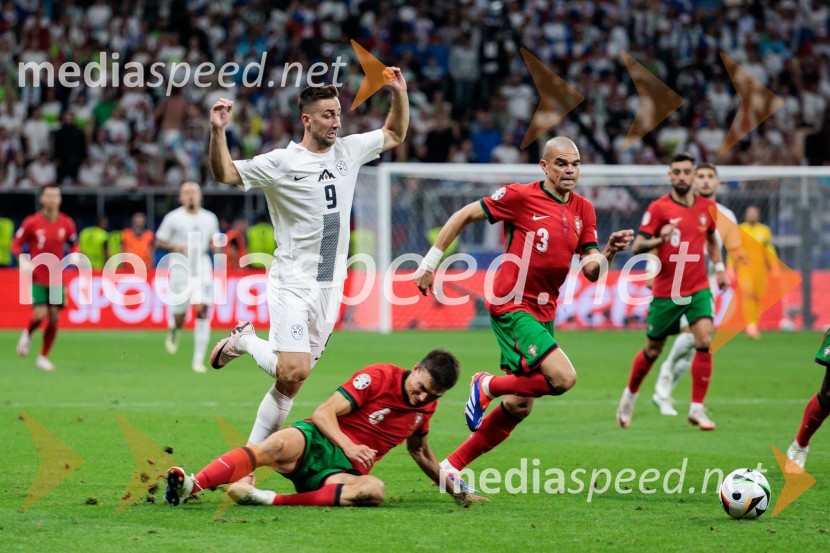  Andraž Šporar, nogometaš;  Joao Palhinha, nogometaš, Portugalska;  Kepler Laveran de Lima Ferreira ComM - Pepe, nogometaš, PortugalskaKljub porazu je Slovenija dokazala, da zmore