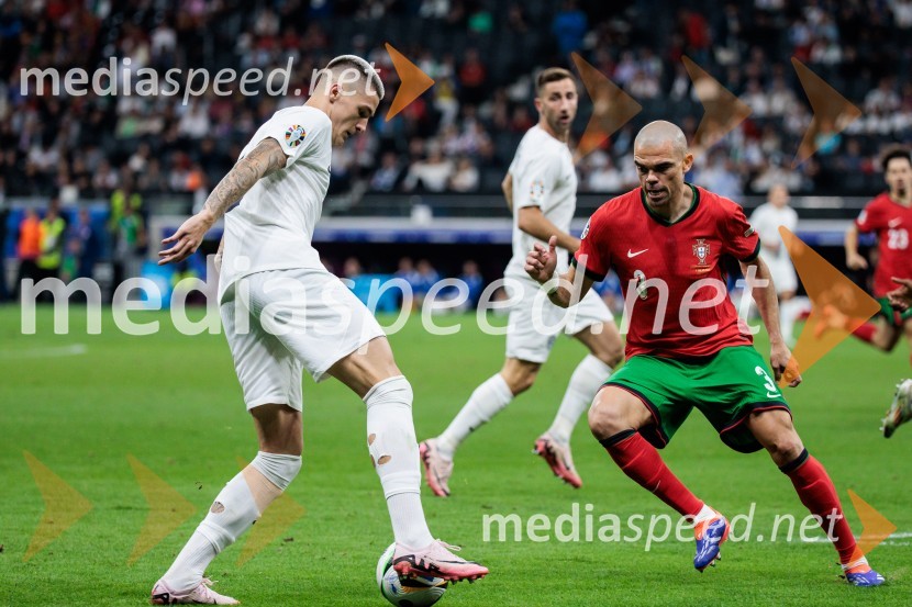  Benjamin Šeško, nogometaš;  Kepler Laveran de Lima Ferreira ComM - Pepe, nogometaš, PortugalskaKljub porazu je Slovenija dokazala, da zmore