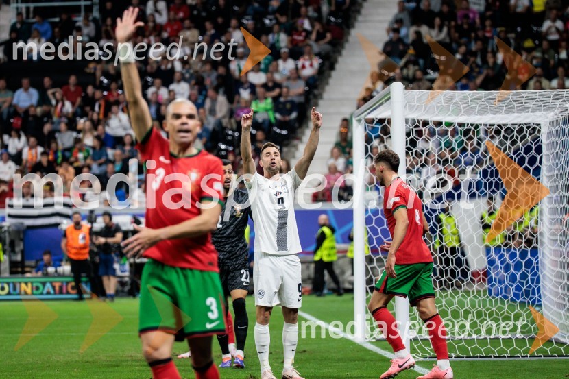  Andraž Šporar, nogometašKljub porazu je Slovenija dokazala, da zmore