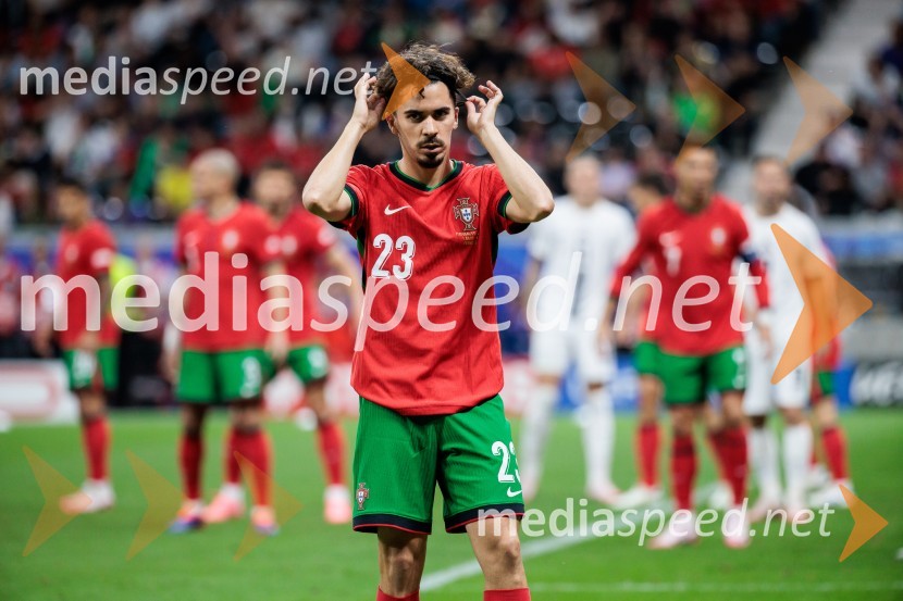  Vítor Machado Ferreira - Vitinha, nogometaš, PortugalskaKljub porazu je Slovenija dokazala, da zmore