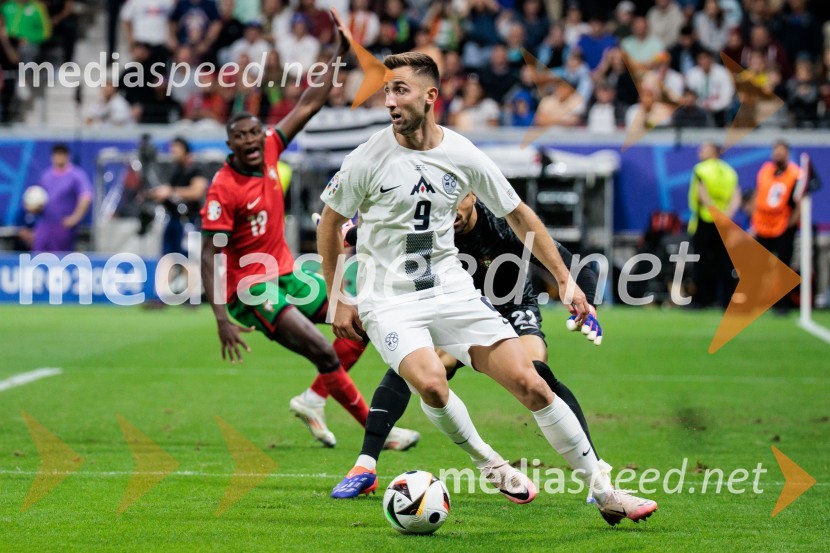  Andraž Šporar, nogometašKljub porazu je Slovenija dokazala, da zmore